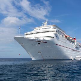 Κρουαζιερόπλοιο στη θάλασσα