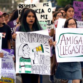 Γυναίκες σε πορεία δικαιωμάτων