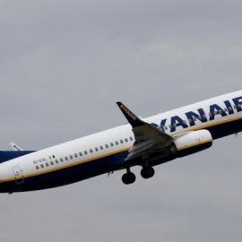 Αεροσκάφος Ryanair απογειώνεται