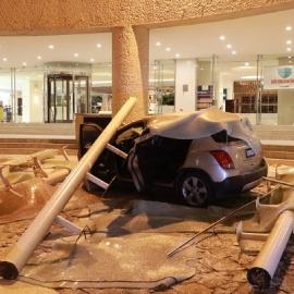 Κατεστραμμένο αυτοκίνητο σεισμού