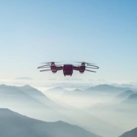 Drone πάνω από βουνά