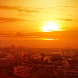 Ηλιοβασίλεμα σε πόλη