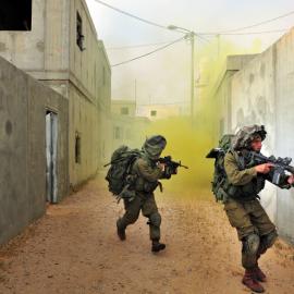 Ισραηλινός στρατιώτης εν δράσει