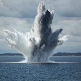 Έκρηξη νάρκης στη θάλασσα