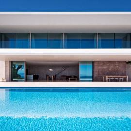 Σύγχρονη βίλα με πισίνα