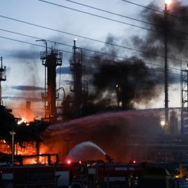 Βιομηχανική φωτιά διυλιστηρίου