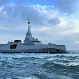 φρεγάτα FDI στη θάλασσα