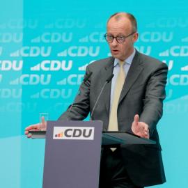 Τζρεντριχ Μερτζ στο βήμα