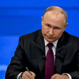 Βλαντίμιρ Πούτιν γράφει