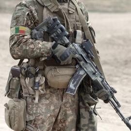 Στρατιώτης Μπενίν οπλισμένος