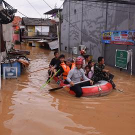 Διάσωση σε πλημμύρα Ινδονησίας