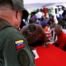 Βενεζουέλα στρατιώτης πλήθος