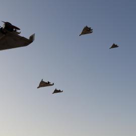 Σμήνος drones σε πτήση