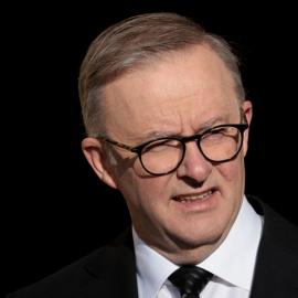 Αντώνι Αλμπανέζι πορτρέτο