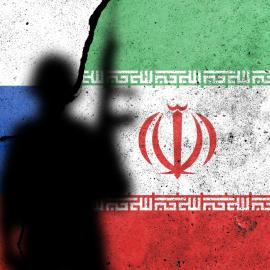 Σιλουέτα μπροστά σε σημαίες