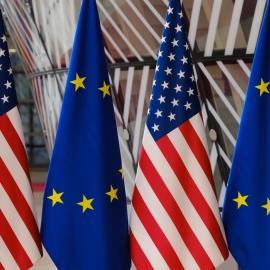 σημαίες ΗΠΑ και ΕΕ